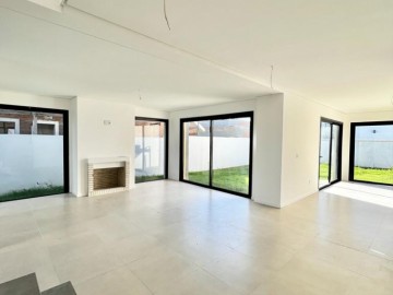 Casa em Condomínio - Venda - Laranjal - Pelotas - RS